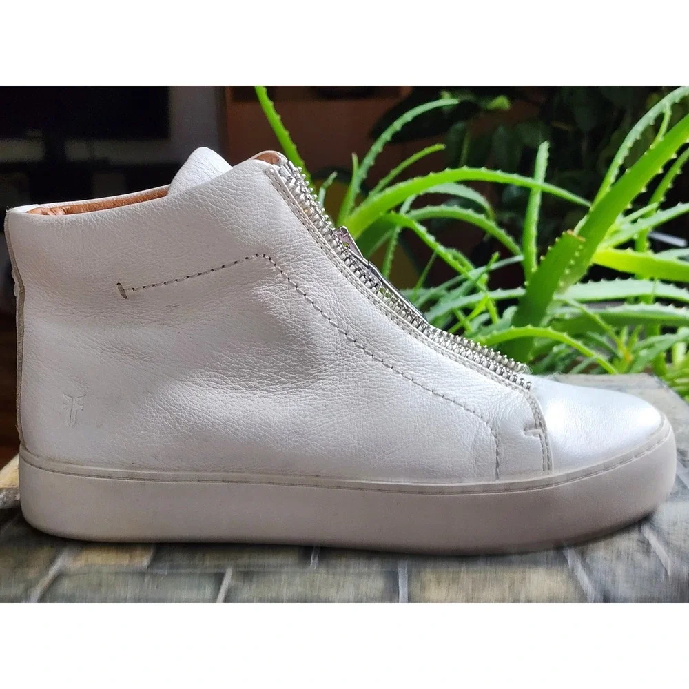 Frye lena front